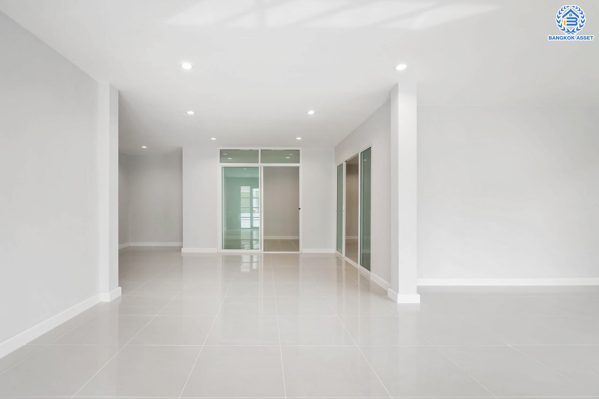 บ้านมือสองตกแต่งใหม่ หลังใหญ่พิเศษ! แปลงมุม! ม.บุษราคัม กรีนวิลล์ ปิ่นเกล้า-วงแหวน เนื้อที่ 71 ตร.ว. พื้นที่ใช้สอยกว่า 228 ตร.ม. ฟังก์ชัน 3 ห้องนอน 2 ห้องน้ำ 1 ห้องอเนกประสงค์ขนาดใหญ่ จอดรถได้ 2 คัน พร้อมพื้นที่บริเวณบ้านเกือบ 100 ตร.ม. บนทำเลเดินทางสะดวก เชื่อมต่อทั้งปิ่นเกล้า-ศาลายา ใกล้เซ็นทรัลเวสต์เกต ทางด่วน "กาญจนาภิเษก" และรถไฟฟ้า "สถานีตลาดบางใหญ่"